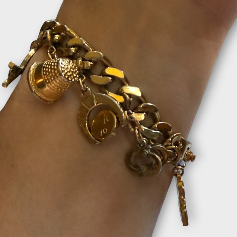 Vintage 1980s Monet Women's Gold Tone Curb Link Whimsical Charm Bracelet 7in